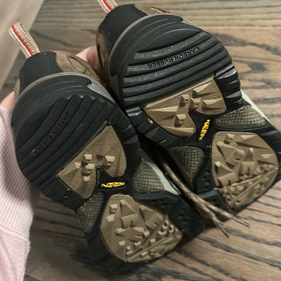 Keen waterproof hiking shoes in size 7.5 - Picture 8 of 9